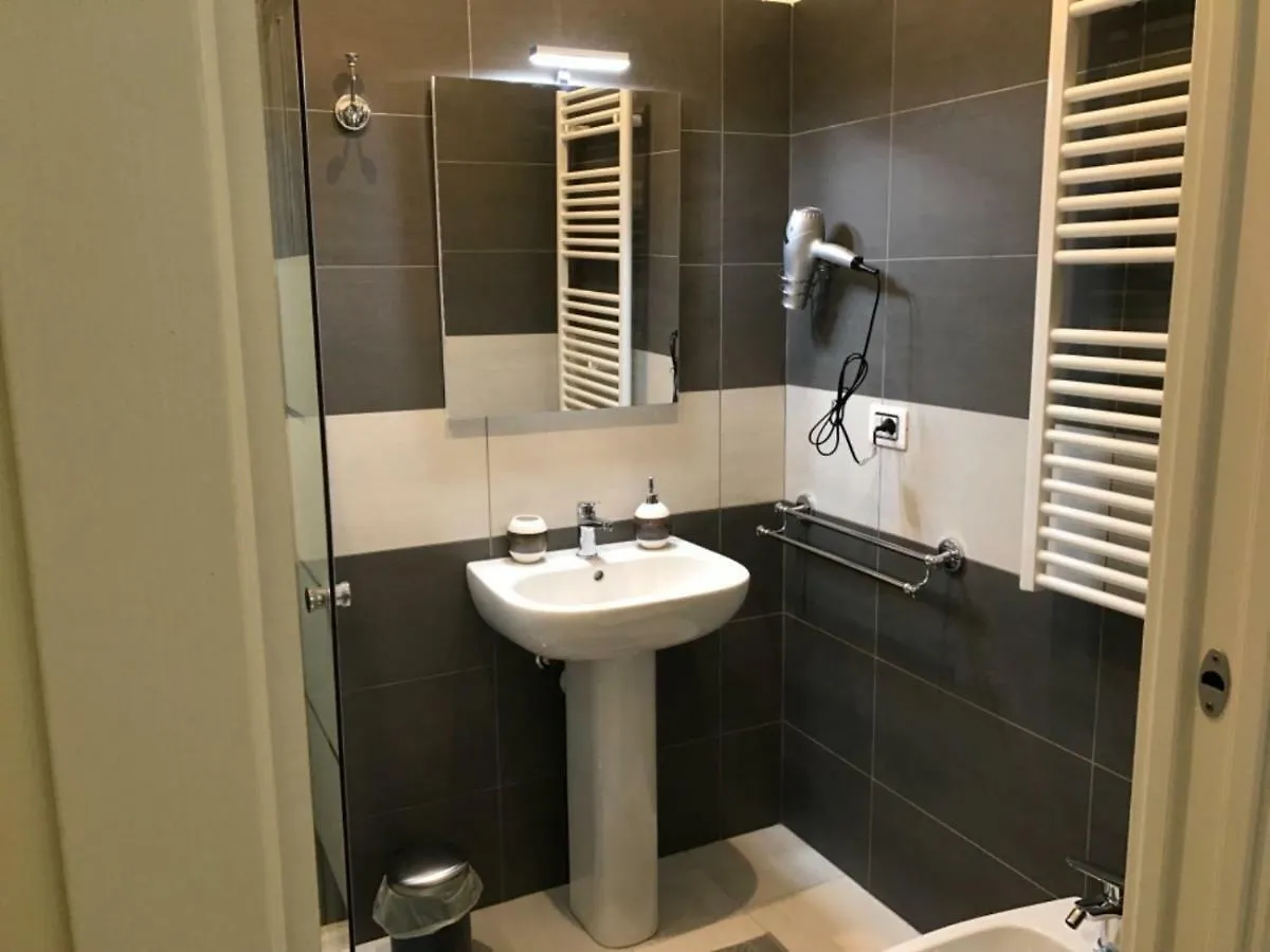 B & B Baffo Settimo Milanese 3*,  Italië